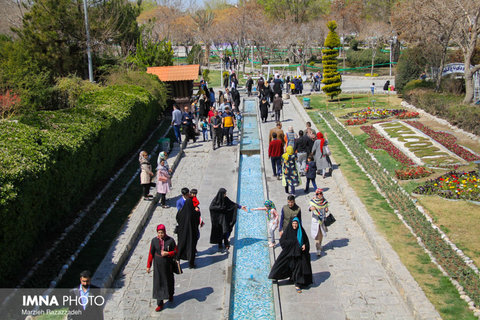 ۲۸۰۰  گردشگر در روز نخست نوروز به باغ گلهای اصفهان آمدند

