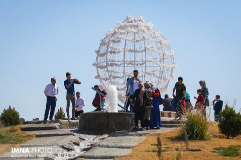 میزبانی باغ فدک از مسافران نوروزی