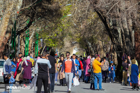 ورود مسافران نوروزی به اصفهان