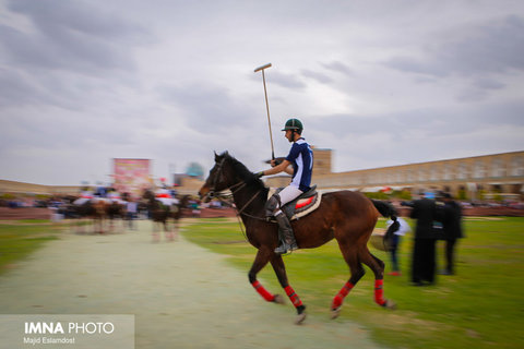 بازی نمادین چوگان در میدان نقش جهان