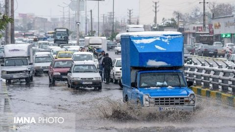 بارش برف و باران در محورهای مواصلاتی اصفهان