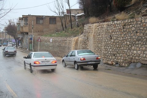 مسدود شدن مسیر تاج دریاچه سمیرم/ خانه های تخریبی تخلیه می شوند