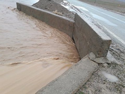سیلاب پل کمال آباد دهاقان را تخریب کرد