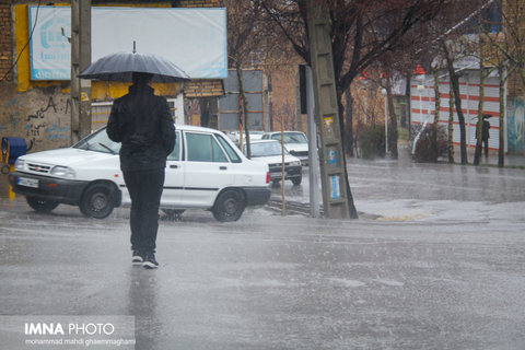 بارندگی ها تا یکشنبه در اصفهان ادامه دارد/ کاهش ۶ درجه ای دما 