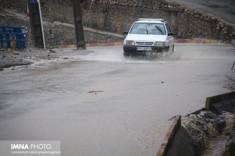 آخرین وضعیت راه‌های کشور/ بارش باران در محورهای ۱۱ استان