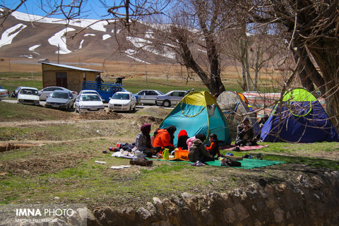 گردشگران طبیعت دهاقان را تخریب می‌کنند