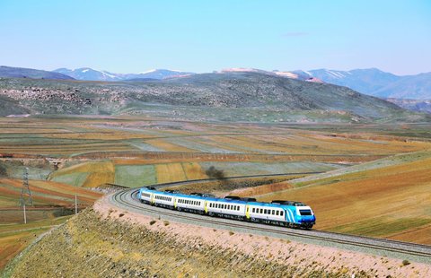 تشکیل قطار امداد برای انتقال آذوقه و امکانات به مناطق سیل‌زده