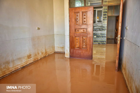 یک فروند شناور باری در ۵۰ مایلی عسلویه غرق شد/ مدرسه مناطق سیل‌زده خوزستان نیازمند نوسازی