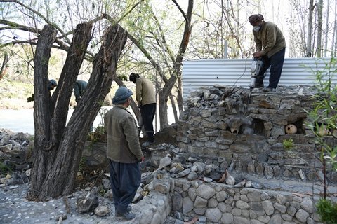 ۲۰ بنای غیرمجاز در بستر رودخانه زاینده‌رود تخریب شد