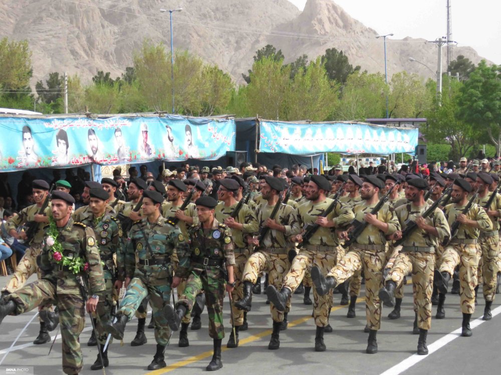 ۲۹ فروردین، یادآور خدمات ارتش به ایران و انقلاب اسلامی