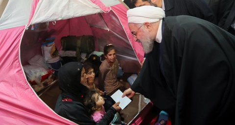 بازدید روحانی از کمپ اسکان اضطراری سیل‌زدگان خوزستان 