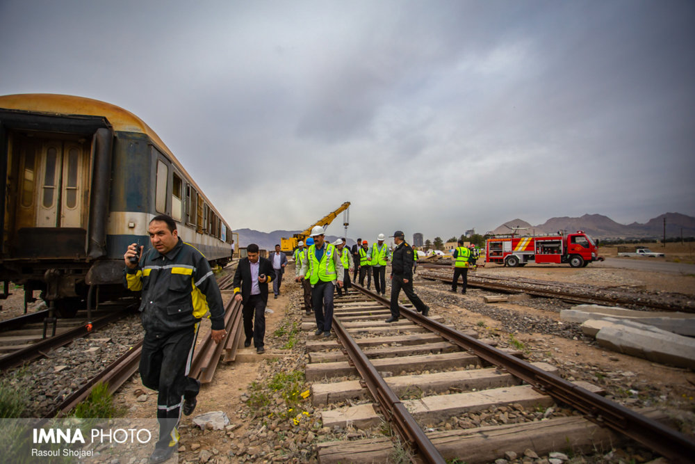 انتقال ۲۳ تن از مصدومین حادثه برخورد دو قطار در قزوین به بیمارستان/ حادثه مصدوم جدی ندارد
