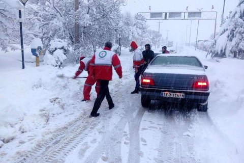 امدادرسانی به ۵۰ حادثه‌دیده در برف و کولاک/اسکان اضطراری به ۴۵ مسافر