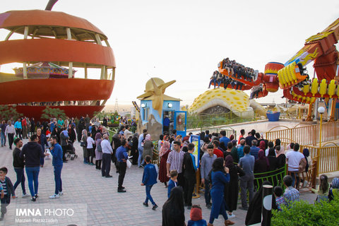 استقبال بیش از ۳۵۰ هزار نفر از ابرسازه‌های تفریحی اصفهان