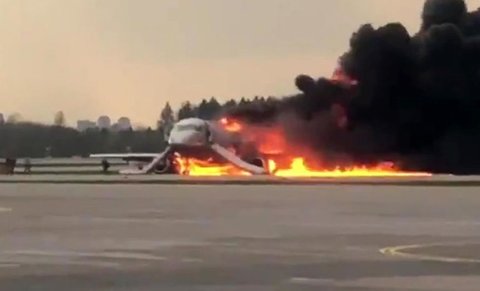 مرگ ۱۳ نفر در جریان آتش گرفتن هواپیمای مسافربری روسیه
