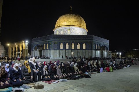 Muslims observe Ramadan around the globe