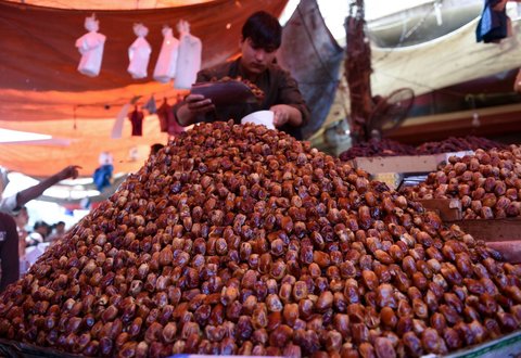 Muslims observe Ramadan around the globe