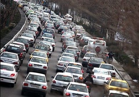 پارک دوبله خودروها باعث بار ترافیکی سنگین در شهر می‌شود