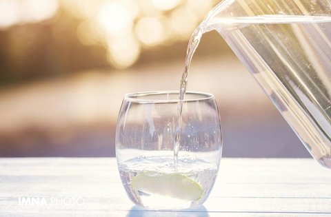 مزایای نوشیدن آب با معده خالی چیست؟