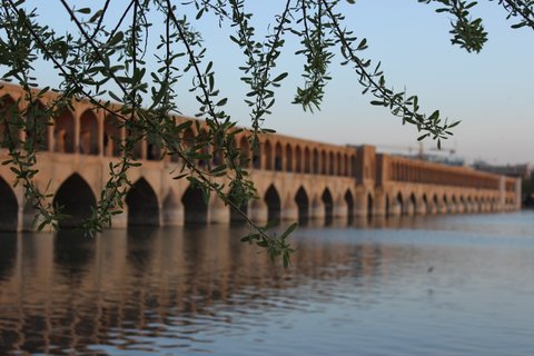 ناپایداری های جوی در اصفهان ادامه دارد/ کاهش سه درجه ای دما 