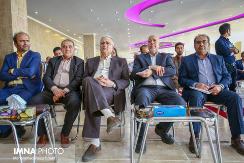 نشست استاندار اصفهان با صنعتگران شهرک صنعتی رازی