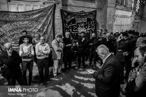 قافله عزای حضرت خدیجه(س) در بازار اصفهان