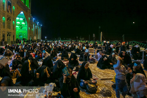 احیای شب نوزدهم ماه مبارک رمضان در امامزاده سید محمد خمینی شهر