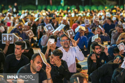 احیای شب نوزدهم ماه مبارک رمضان در امامزاده سید محمد خمینی شهر