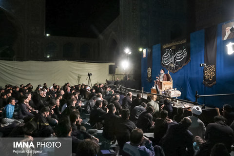 احیای شب بیست و یکم در میدان امام