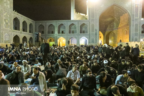 احیای شب بیست و یکم در میدان امام