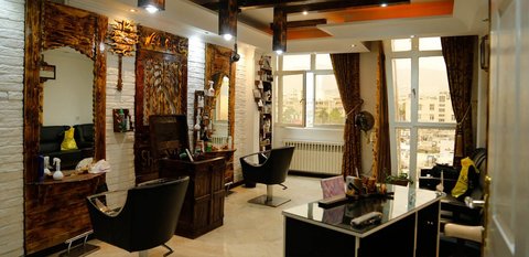 آرایشگران اصفهان نرخنامه مصوب ندارند