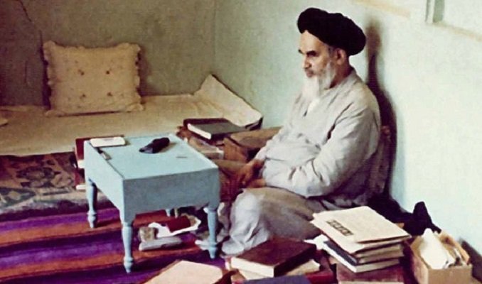 دخالت دادن روحانیون در تدوین قانون اساسی از کارهای مدبرانه امام بود