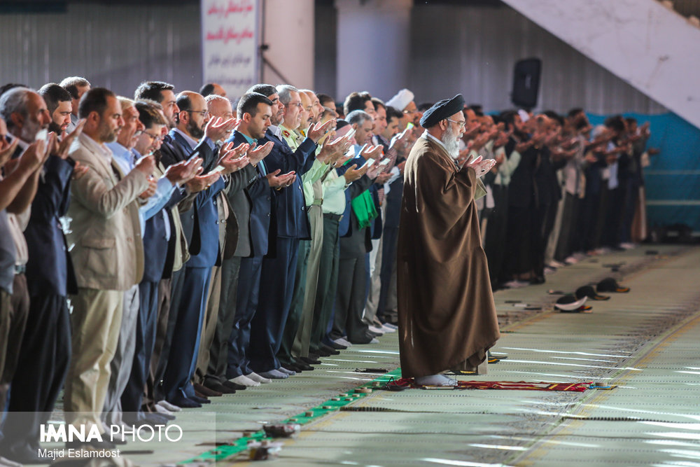 اقامه نماز عید فطر در بیش از ۱۳۰۰ بقعه متبرکه در سراسر کشور