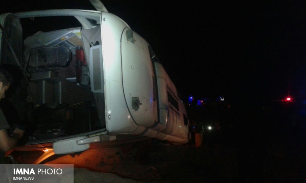۳ کشته و ۱۲ مجروح در برخورد اتوبوس "اصفهان-رشت" با نیوجرسی در قم