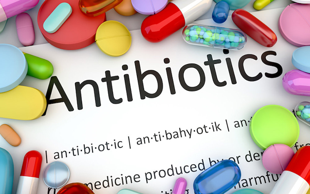چگونه عوارض آنتی بیوتیک ها را کاهش دهیم؟