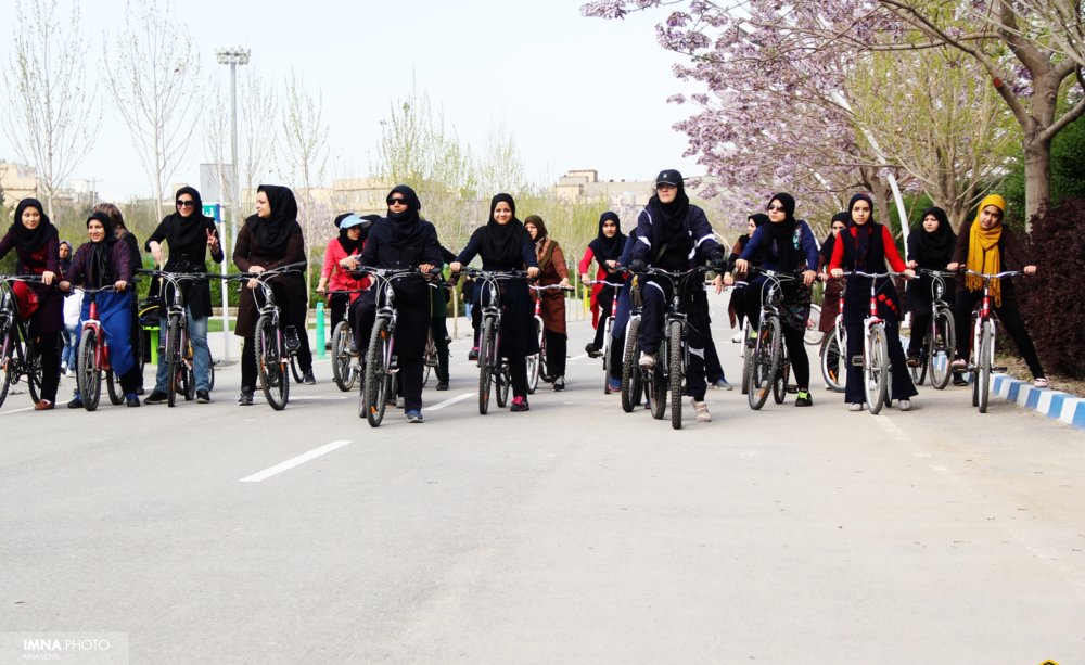 لزوم رعایت ملاحظات فرهنگی و عرفی در دوچرخه‌سواری بانوان
