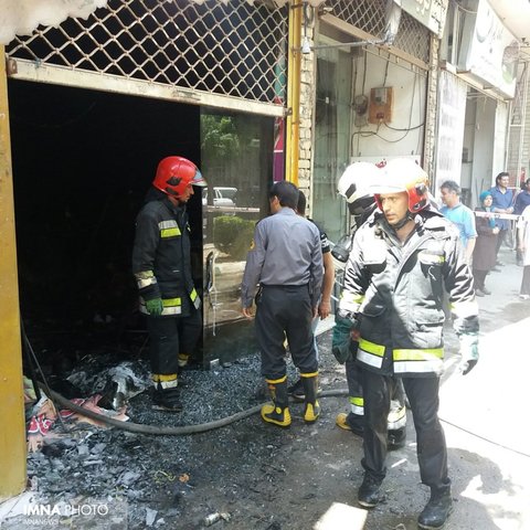 آتش‌سوزی مغازه کفش فروشی خیابان شیخ طوسی+ عکس