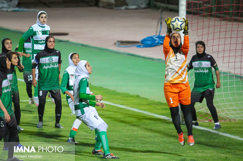 پیروزی سه بر صفر دختران ذوب آهن در لیگ برتر فوتبال