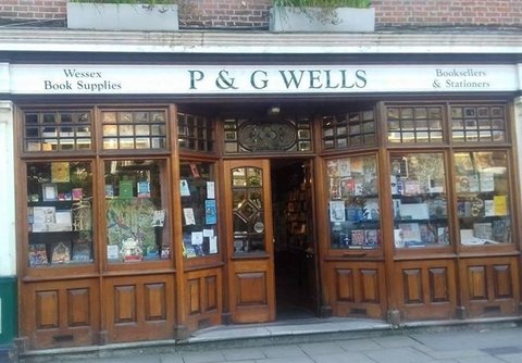  قفسه کتاب‌های ایرانی در ۴ کتابفروشی مطرح انگلستان 