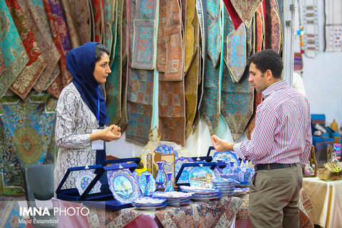 معرفی جشنواره بین‌المللی صنایع دستی ایران در نمایشگاه گردشگری