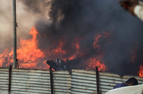 حریق ۱۲ ساعت در انبار علوفه در شاهین شهر