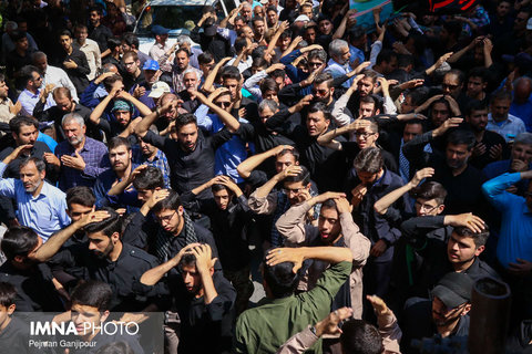 تشییع پیکر مطهر پنج شهید دفاع مقدس در اصفهان‎