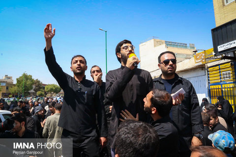 تشییع پیکر مطهر پنج شهید دفاع مقدس در اصفهان‎