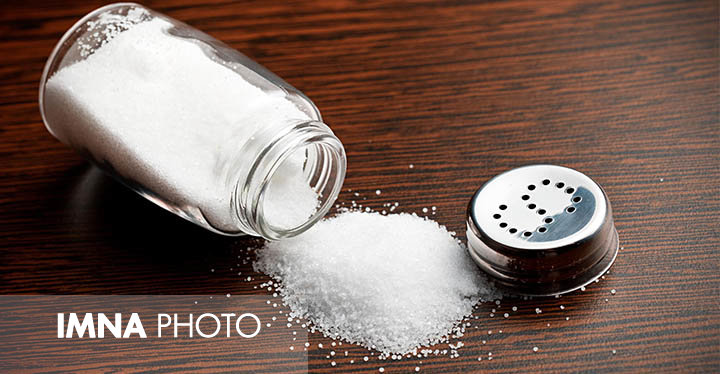 چگونه نمک کمتری مصرف کنیم؟