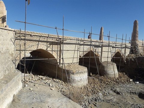 پیشرفت ۷۰ درصدی عملیات مرمت پل ورزنه اصفهان