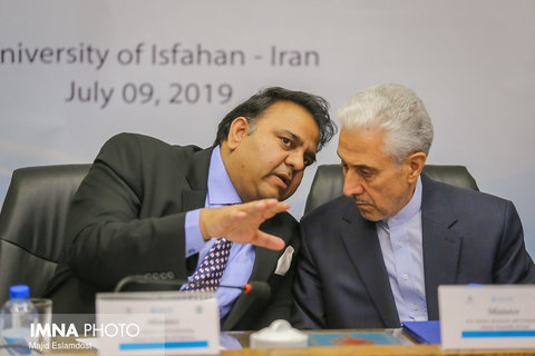 منصور غلامی وزیر علوم،تحقیقات و فناوری ایران و حسین فواد وزیر علوم و تحقیقات پاکستان