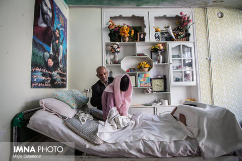ماساژ اشرف هر 7 ساعت یکبار به خاطر شرایط جسمانیش باید انجام بگیرد 