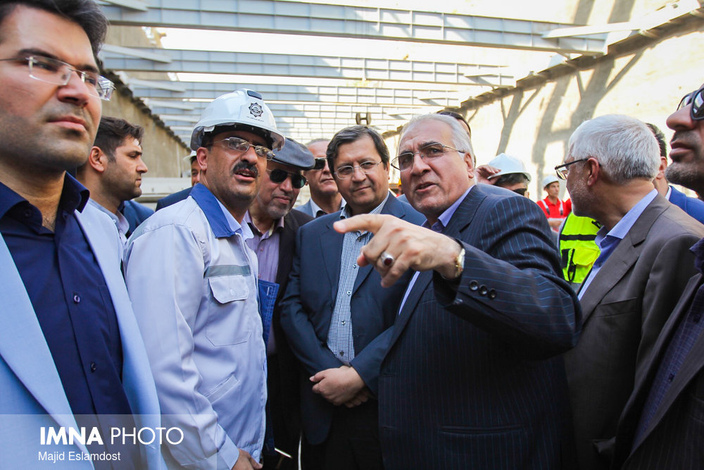 بازدید رییس کل بانک مرکزی از خط دو مترو اصفهان