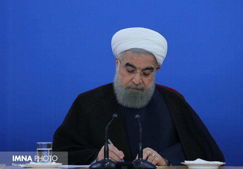 دکتر روحانی درگذشت والده وزیر بهداشت را تسلیت گفت