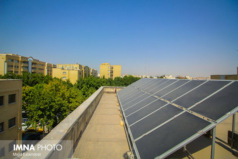 راه‌اندازی ۲ نیروگاه خورشیدی در منطقه ۷ اصفهان